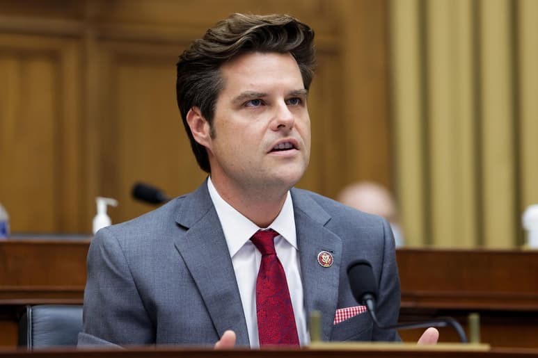 El congresista republicano por Florida (EUA) Matt Gaetz, cercano al expresidente Donald Trump, dijo este martes que en las últimas semanas él y su familia han sido víctimas de una organización criminal que ha tratado de cobrarle 25 millones de dólares por no 'manchar su nombre' con 'acusaciones falsas'. (ESPECIAL)