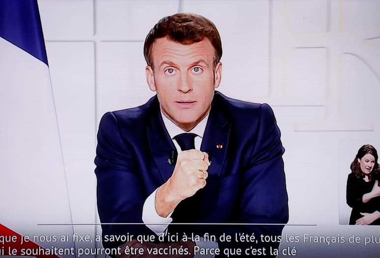 El presidente francés, Emmanuel Macron, anunció este miércoles un confinamiento atenuado para todo el país a partir del sábado por la noche durante un mes, a lo que se añadirá un cierre de las escuelas durante tres semanas y de cuatro para la secundaria. (ARCHIVO)
