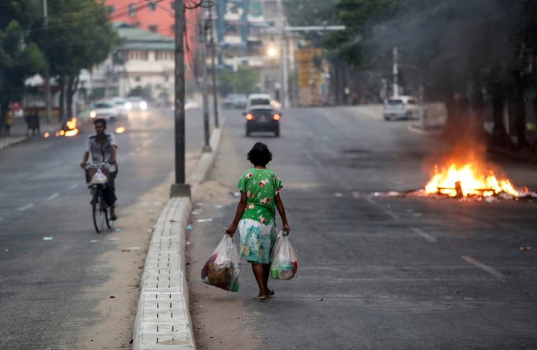Birmania se enfrenta a la posibilidad de una guerra civil “a una escala sin precedentes”, advirtió el miércoles Christine Schraner Burgener, enviada especial de la ONU al país asiático, e instó al Consejo de Seguridad a que considere una “acción potencialmente significativa” para revertir el golpe de Estado perpetrado el 1 de febrero y restaurar la democracia.
(EFE)