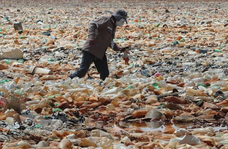 El lago Uru Uru, un afluente milenario a 3,700 metros sobre el nivel del mar, está ubicado al sureste de La Paz a casi 200 kilómetros. Tiene aproximadamente 21 kilómetros de longitud y entre 120 y 224 kilómetros de superficie. (EFE)