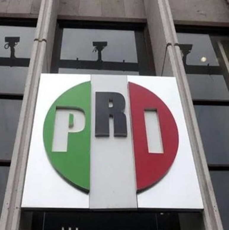 Senadores del Partido Revolucionario Institucional (PRI) informaron que este miércoles fue hackeada su cuenta oficial en Twitter, por lo que se deslindaron de cualquier publicación ajena a su trabajo. (ESPECIAL)