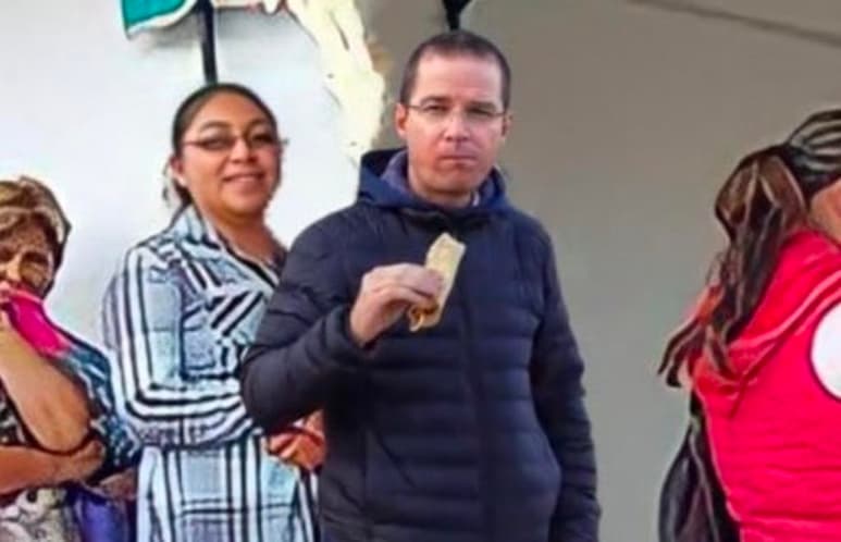 EL político continúa siendo sensación con sus memes en redes (CAPTURA)