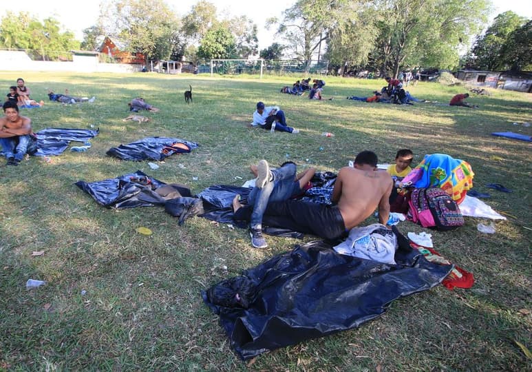 Organizaciones y académicos mexicanos, centroamericanos y caribeños de la sociedad civil instaron este jueves a la Casa Blanca a 'generar una política pública efectiva' y atender con urgencia a unas 25 mil personas atrapadas en la frontera entre México y Estados Unidos bajo una 'incertidumbre generalizada' y sujetas al Protocolos de Protección de Migrantes (MPP por sus siglas en inglés) a la espera de asilo en suelo estadounidense. (EFE)