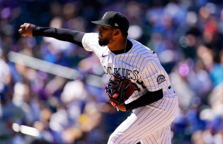 En una tarde en la que se invalidó un jonrón de Cody Bellinger por un error en el corrido de bases, los Rockies de Colorado se basaron en batazos cortos y pifias para derrotar el jueves 8-5 a los Dodgers de Los Ángeles, monarcas de la última Serie Mundial. (AP)