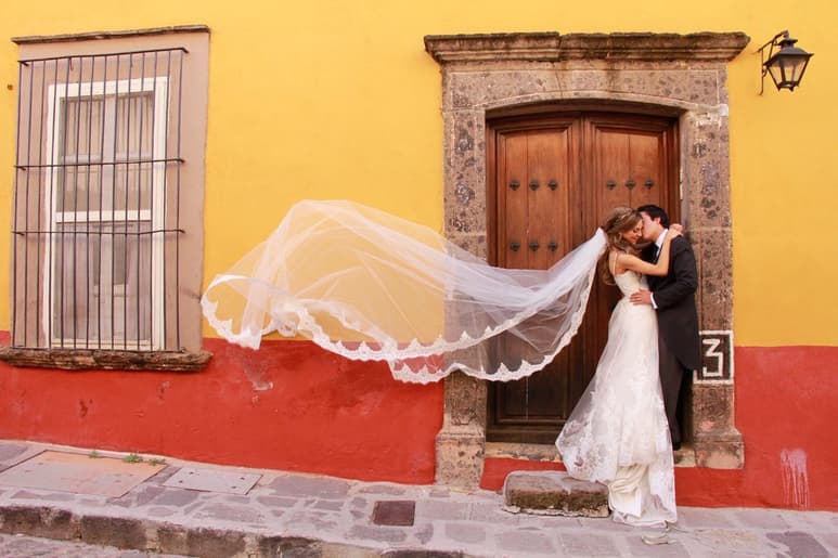 CON LUZ. Muchas parejas han optado por realizar sus ceremonias durante el transcurso del día. (EL UNIVERSAL)
