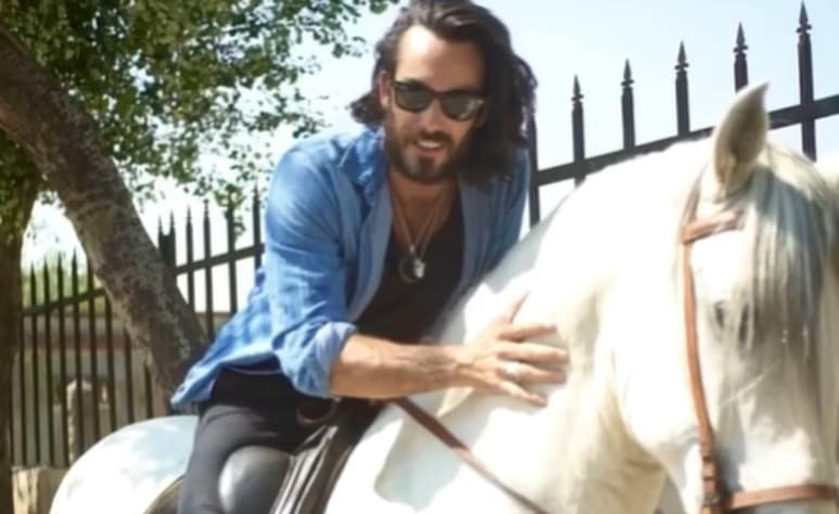 El actor Aarón Díaz se encuentra en medio de la polémica tras publicar una fotografía de él personificando a Jesús. (ESPECIAL)
