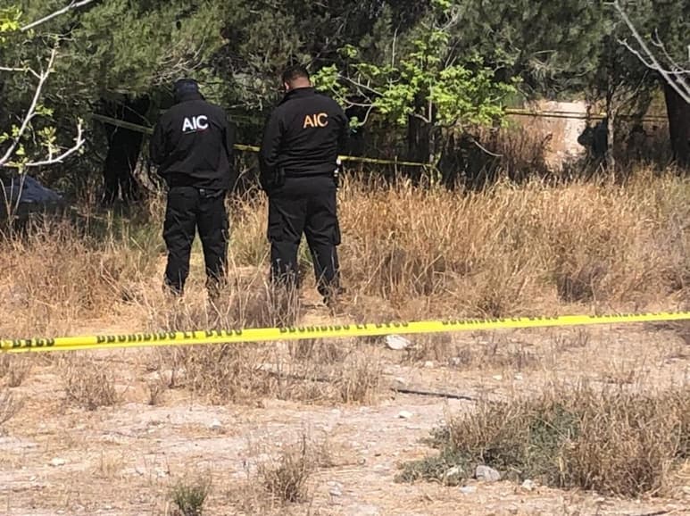 Fue alrededor de las 10 de la mañana que se emitió el reporte al 911 del hallazgo en el Rancho las Víboras perteneciente ejido San Juan Bautista del municipio mencionado.
(EL SIGLO DE TORREÓN)