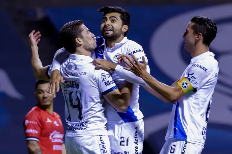 Santiago Ormeño convirtió un penal, Salvador Reyes consiguió un golazo y Maximiliano Araujo hizo el otro tanto para que Puebla remontara y venciera el viernes 3-1 a Mazatlán en la reanudación del torneo Clausura mexicano. (JAM MEDIA)
