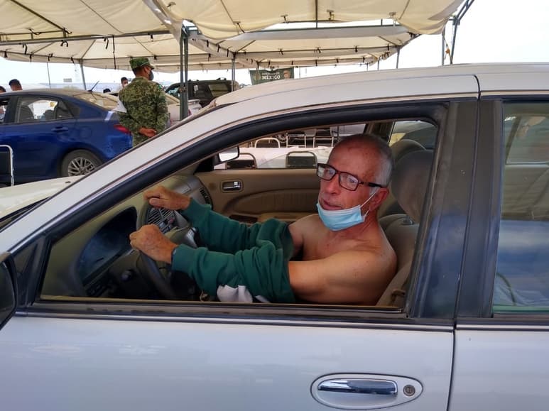 Minutos después de las 9 de la mañana, Gerardo acudió a formarse para recibir la vacuna anti-COVID.