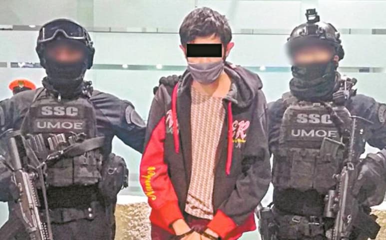 Fue identificado como Alexis Rafael 'N', quien el pasado 15 de abril contactó a la víctima a través de Telegram y simuló ser una amiga. La comenzó a hostigar para tomarse fotos de índole sexual, con el afán de venderlas.
(ESPECIAL)