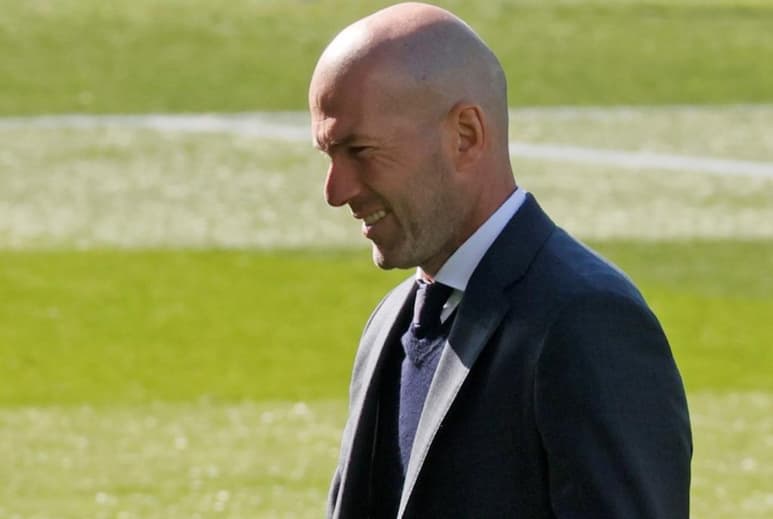 Zinedine Zidane cumplió ante el Eibar 250 partidos como técnico del Real Madrid, en sus dos etapas en el banquillo blanco, pensando únicamente en el presente y dejando nuevamente su futuro en el aire. (Especial)