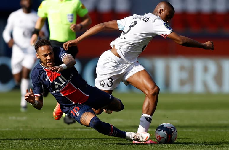 El delantero brasileño Neymar y el defensa portugués Tiago Djalo se enzarzaron en el túnel de vestuarios tras ser expulsados en el tramo final del partido entre el París Saint Germain y el Lille, de la Ligue 1. (Especial)