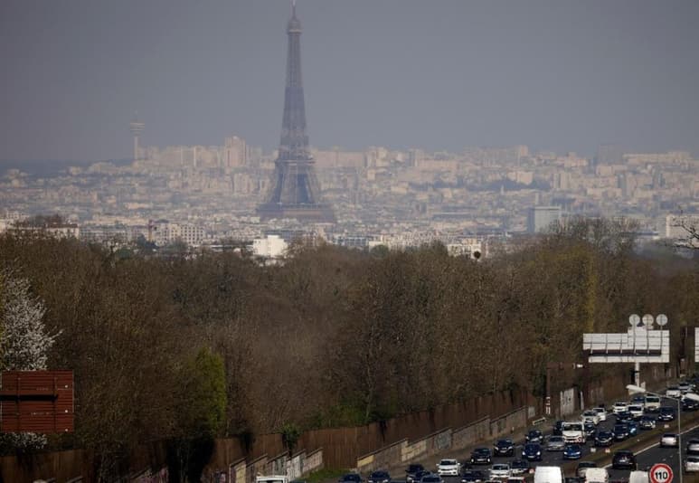 Francia registró este sábado 187 muertes por coronavirus en las últimas 24 horas, que elevan a 96,493 el total de fallecimientos desde el inicio de la pandemia en marzo. (Especial)
