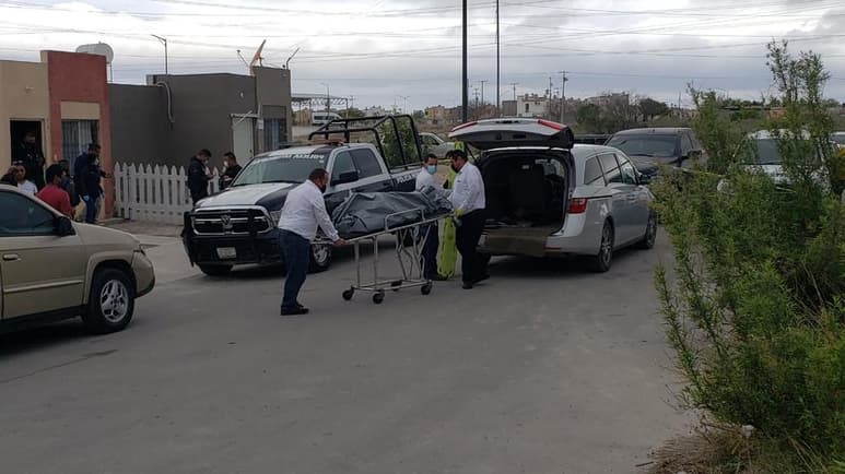 Una fuerte movilización se registró este sábado en la colonia Valle de las Flores en el municipio de Piedras Negras, al reportarse el suicidio de un joven de 15 años, el cual fue localizado sin vida colgado en el interior de un ropero; familiares señalan que lo hizo imitando un videojuego. (EL SIGLO DE TORREÓN)