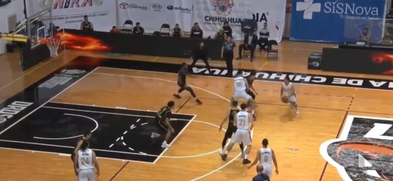 Los Toros de Torreón superaron a los Centauros de Chihuahua por marcador de 99 puntos a 98, en un partidazo escenificado esta tarde en el gimnasio universitario Manuel Bernardo Aguirre, de la ciudad de Chihuahua, donde los Astados no pudieron contar con su mejor elemento, Omar de Haro, quien se recupera de un esguince y prefirieron darle descanso. (ESPECIAL)