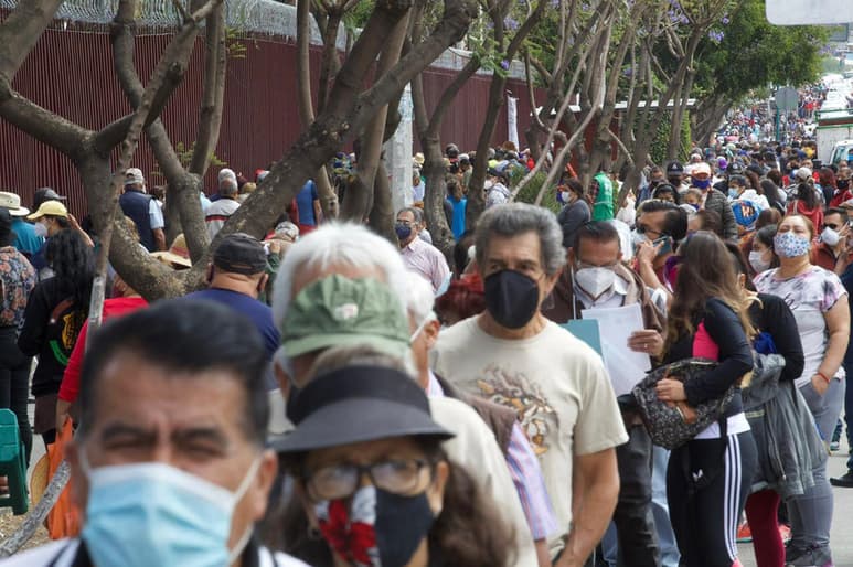 Este sábado 03 de abril, México registró un total de 2 millones 249 mil 195 contagios acumulados por COVID-19, además de 204 mil 011 muertes confirmadas provocadas por el coronavirus SARS-CoV-2 de acuerdo a la Secretaría de Salud en su informe técnico. (ARCHIVO)