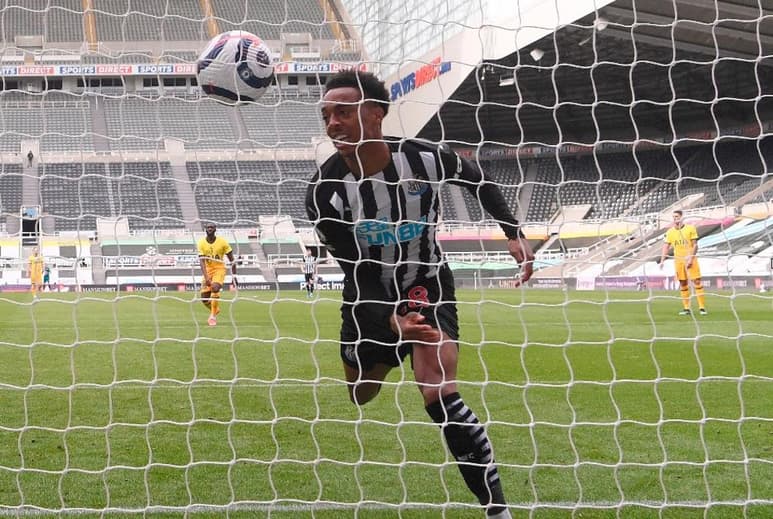 Tottenham se quedó con las ganas de situarse en el cuarto puesto de la Liga Premier cuando Joe Willock, jugador cedido a préstamo por su eterno rival Arsenal, anotó el gol con el que Newcastle le empató 2-2 el domingo. (Especial)
