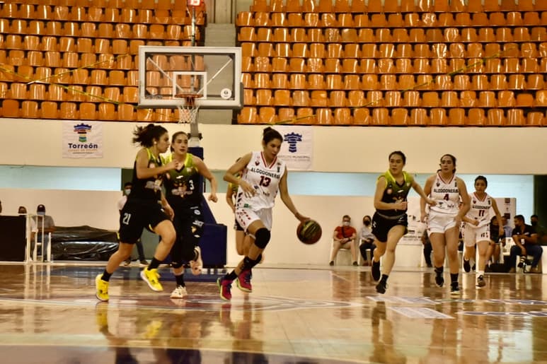 Las Algodoneras sufrieron una nueva derrota al caer ayer 78-75 ante las Mieleras de Guanajuato en cerrado duelo. (ERICK SOTOMAYOR)