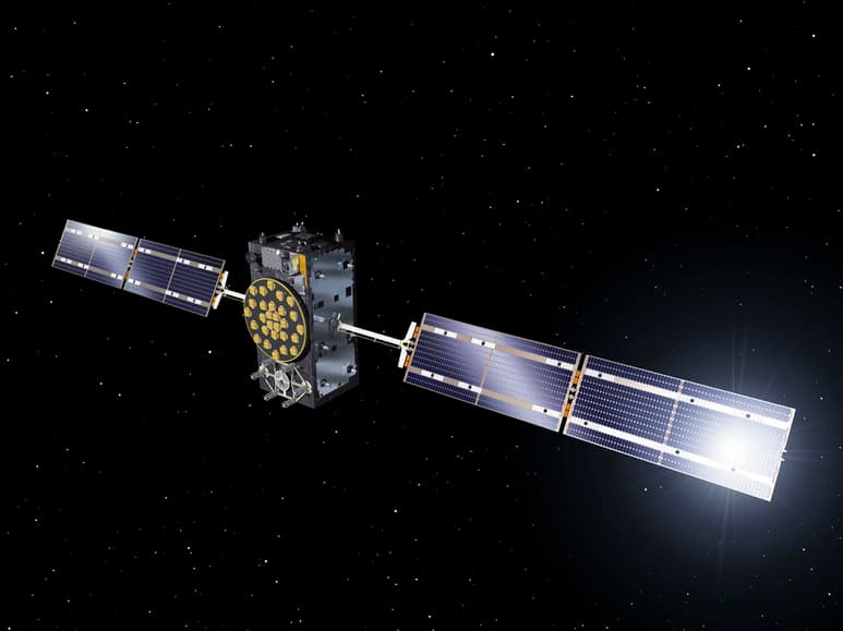 De los más de 2,000 satélites artificiales que orbitan la Tierra, alrededor de una docena llevan décadas vigilando la salud del planeta mediante imágenes y datos precisos sobre los recursos naturales, con el fin de mejorar la gestión de la energía, del agua o de los bosques, entre otros. (ARCHIVO)