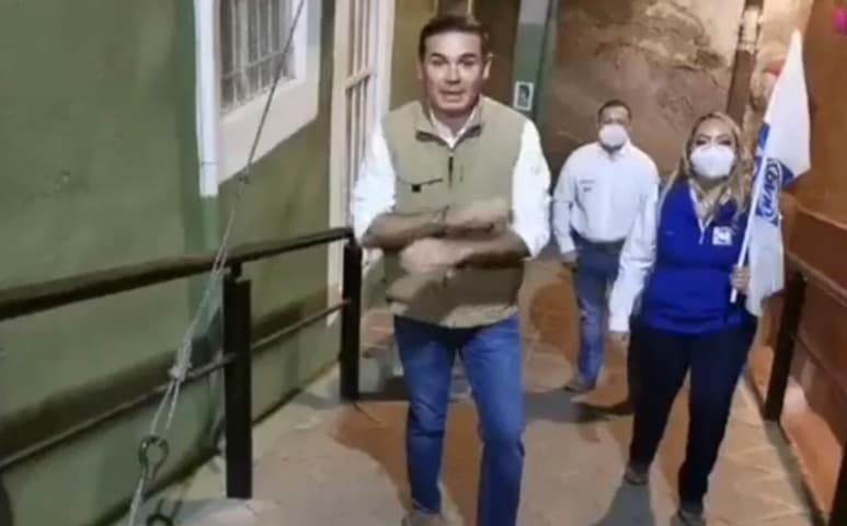 En el minuto 28 de hoy, el candidato comenzó la caminata en compañía de su familia y de integrantes de su planilla por el Cerro del Cuarto, luego bajó por el callejón del Charro hacia los callejones del Chilito y del Grasero.