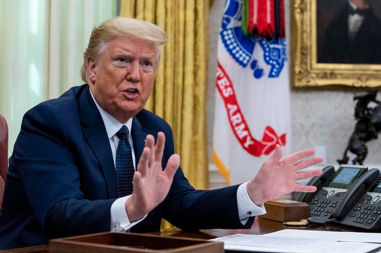 El Tribunal Supremo de Estados Unidos desestimó este lunes un caso sobre si el expresidente estadounidense Donald Trump podía bloquear a usuarios en Twitter, al considerarlo 'irrelevante' porque el exmandatario ya ha abandonado el poder. (ARCHIVO)
