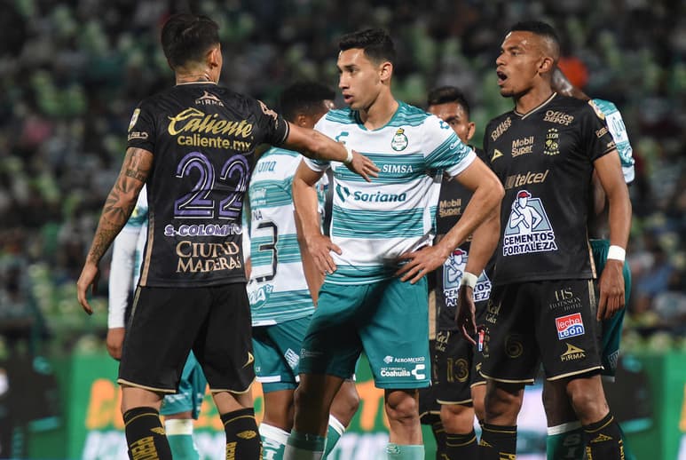 El defensa mexicano Ismael Govea del Club Santos Laguna, es baja para el plantel debido a una lesión en el tendón de Aquiles. (Especial)