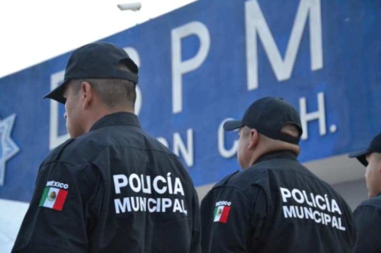 Sujetos armados asaltaron una joyería ubicada en el sector Centro de la ciudad de Torreón, se llevaron mercancía que estaba a la venta y relojes en reparación. (ESPECIAL)