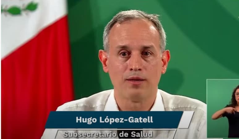 El subsecretario de Prevención y Promoción de la Salud, Hugo López-Gatell señaló que no se puede descartar ninguna hipótesis sobre un posible error humano, hasta montajes, en el caso de la aplicación de la vacuna contra COVID-19 a un adulto mayor con una jeringa vacía, y que de comprobarse un posible montaje podría presentarse una denuncia penal. (ESPECIAL)