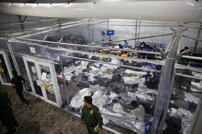 Un 40 % de EUA desaprueba el manejo que Biden le ha dado al tema de los niños migrantes. (AP)