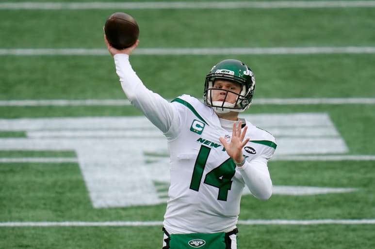 En sus tres temporadas con los Jets de Nueva York, Sam Darnold tuvo marca de 13-25 como mariscal de campo titular. (AP)