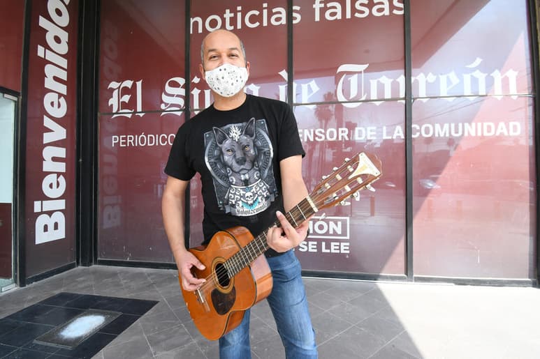 Sobre lo cotidiano. Roberto Hurtado Núñez tiene cerca de 50 rolas que retratan la vida de la urbe y hablan sobre la cotidianidad.