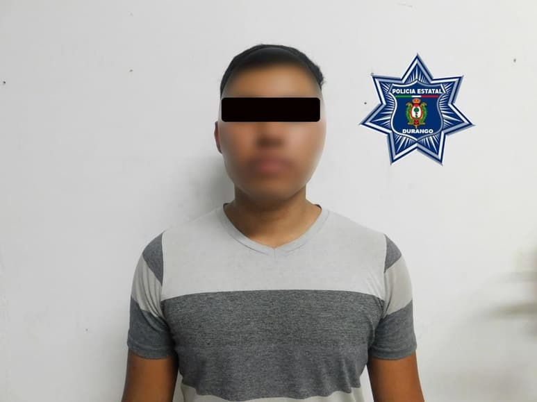 Por la responsabilidad que le resulte, los agentes de la Policía Estatal pusieron a disposición del Agente del Ministerio Público a quien se identificó con el nombre de Daniel 'NN', de 19 años de edad, quien fue sorprendido manejando una motocicleta que contaba con reporte de robo.
(ESPECIAL)