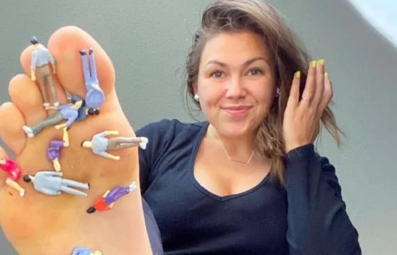 Tras ver que el contenido de sus pies tenía éxito en YouTube, la mujer emprendió una cuenta en OnlyFans (ESPECIAL)