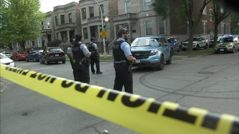 Siete personas fueron heridas de bala en un barrio de Chicago, reflejando lo que parece ser uno de los años más violentos en la ciudad en la memoria reciente, dijo el martes la policía. (ESPECIAL)
