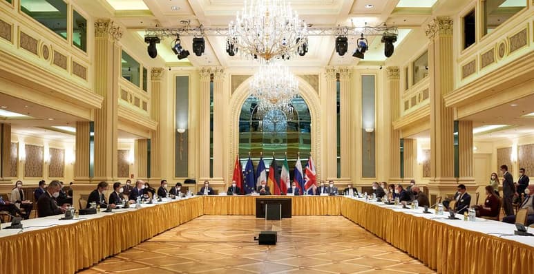 El secretario del Consejo Supremo de Seguridad Nacional de Irán, Alí Shamjaní, advirtió este martes que su país no negociará 'bajo ninguna circunstancia' asuntos más allá del acuerdo nuclear de 2015, coincidiendo con el inicio de conversaciones en Viena. (ARCHIVO)