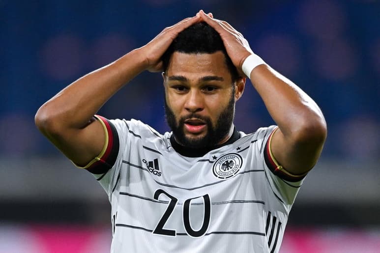 El extremo Serge Gnabry ha dado positivo por COVID-19 y no podrá estar este miércoles en el duelo de su equipo, el Bayern Múnich, ante el PSG en la ida de cuartos de final de la Liga de Campeones, informa el club alemán. (Especial)