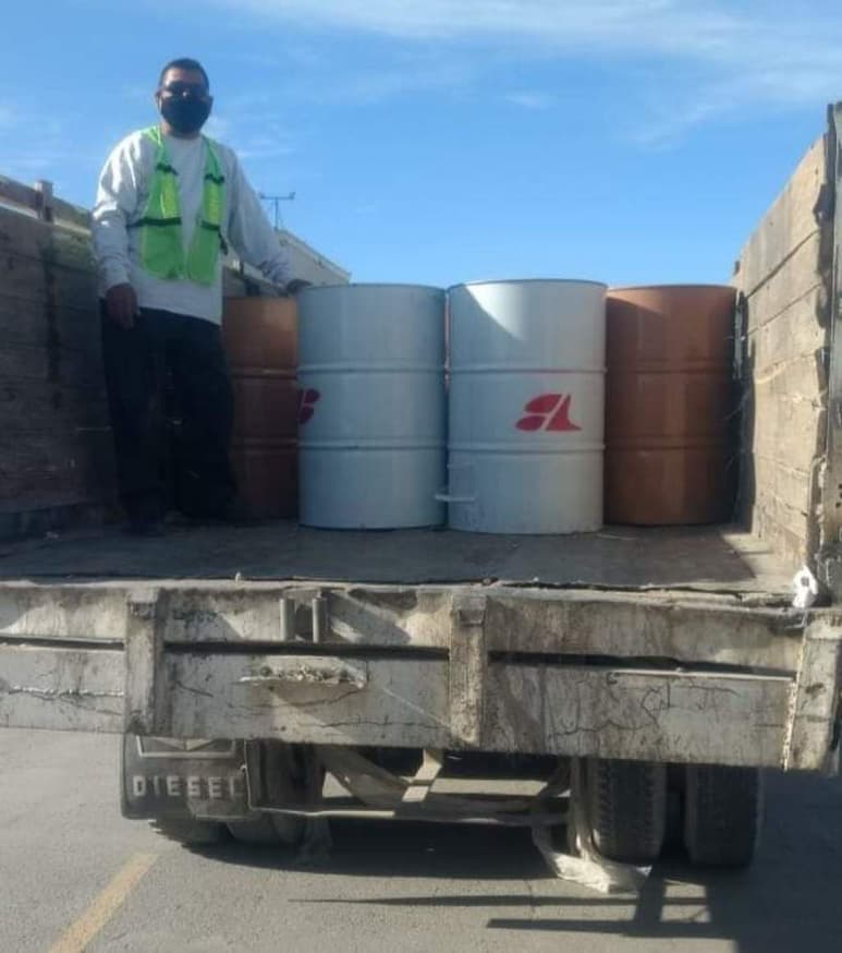 Empresas de Madero se solidarizan para mantener limpia la ciudad, por lo que entregan en donación tanques para la basura. (EL SIGLO DE TORREÓN) 