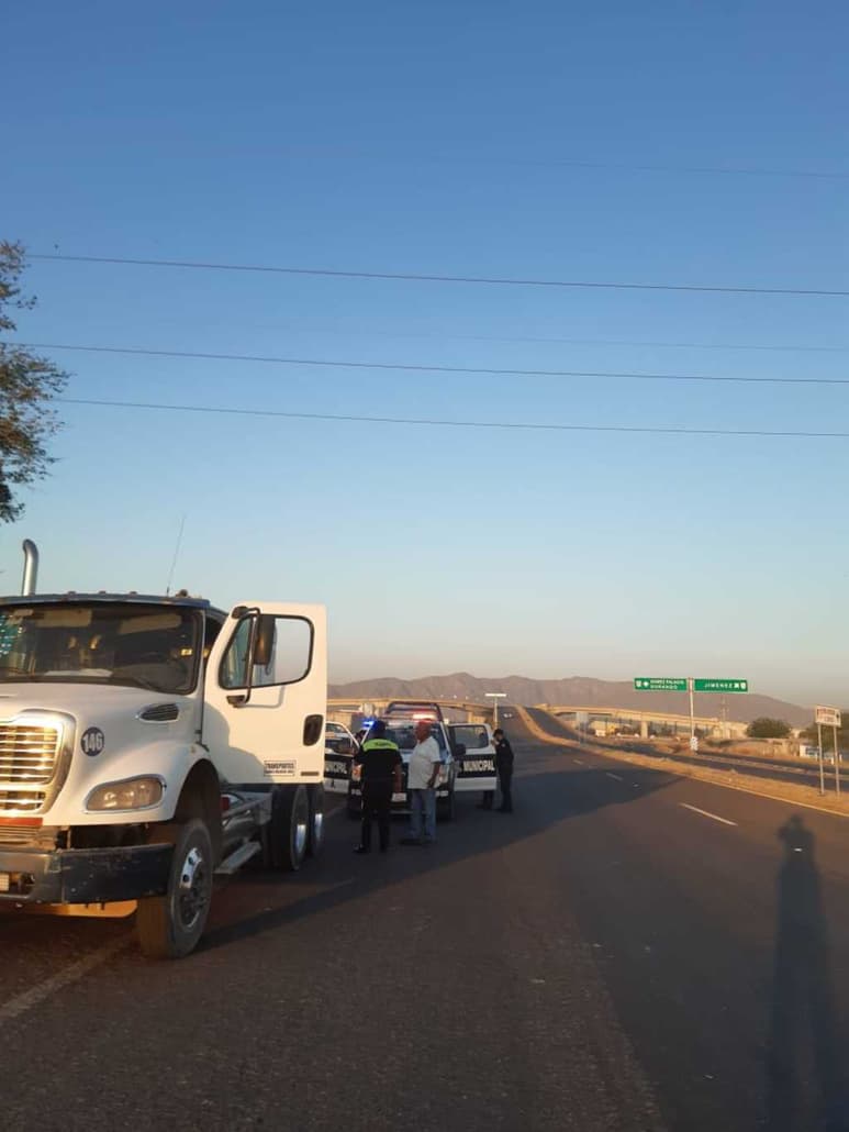 Logran detener al trailero. (EL SIGLO DE TORREÓN)