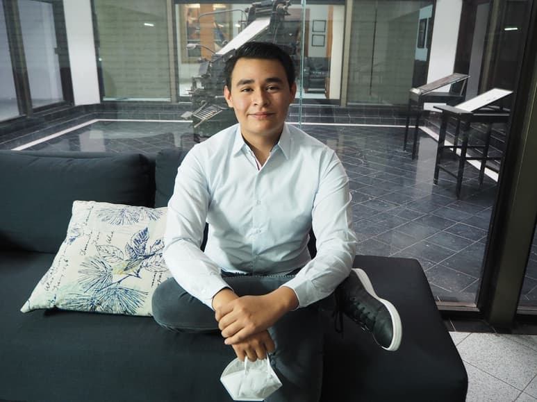 Santiago Flores, de 16 años, es egresado del Colegio Cervantes y hoy estudia la preparatoria abierta. (VERÓNICA RIVERA)