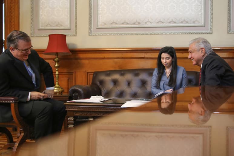 El presidente Andrés Manuel López Obrador conversó telefónicamente con Kamala Harris, vicepresidenta de Estados Unidos. (TWITTER)