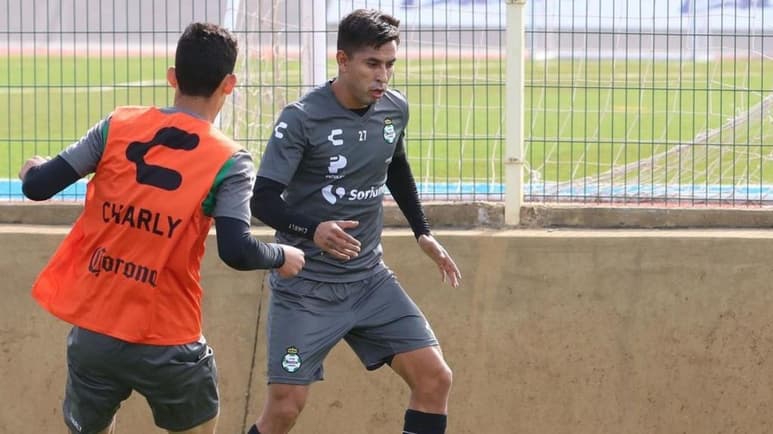 En el presente Guardianes 2021, ha sido habilitado como lateral derecho. Aunque no es su posición natural, Jesús Isijara confía en afianzarse en ese puesto, de cara a la recta final de la campaña regular. (ESPECIAL)