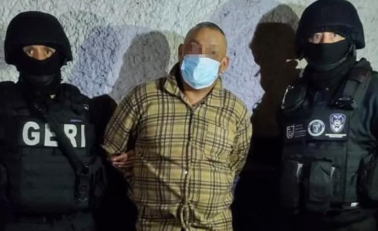 Juan Andrés es hermano de Fabián 'S', 'El Fabián de la Peralvillo' y/o 'El Fabián de la Ronda 88', líder de un grupo delictivo denominado 'La Ronda 88', quien fue asegurado ayer por personal de la Sedena, FGJ y SSC, tras localizarlo en Acapulco, estado de Guerrero.
(ESPECIAL)