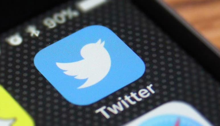 El internet es una gran herramienta para mantenernos informados. Con solo algunos clics podemos investigar sobre cualquier tema y enterarnos de lo último que ha sucedido a nivel internacional o local. Pero, también hay un lado negativo, es mucho más simple propagar información falsa y, durante el periodo electoral, la desinformación tiende a crecer. Es por ello tan importante la alfabetización digital, que Twitter está impulsando. (ESPECIAL)