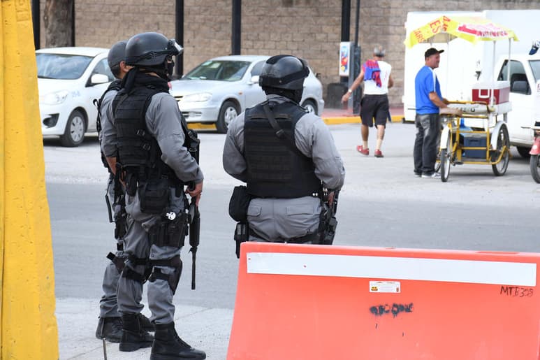 Elementos de la Agencia de Investigación Criminal (AIC) de la Fiscalía General del Estado (FGE) de Coahuila, llevaron a cabo la detención de tres hombres en el municipio de Villa Unión y a los cuales, se les aseguraron varias armas de fuego. (ARCHIVO)