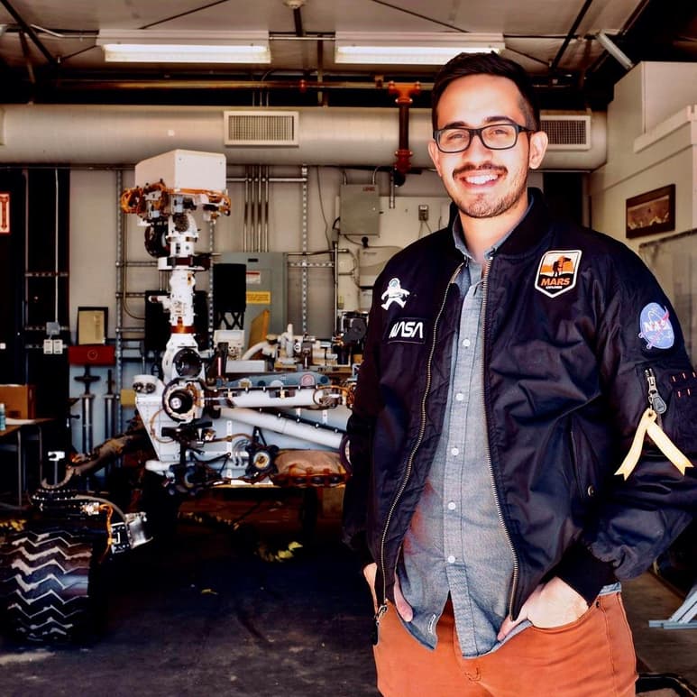 Elio Morillo, ingeniero de operaciones del explorador 'Perseverance' de la NASA, nacido en Ecuador pero que se siente puertorriqueño, conoce bien el significado de la perseverancia por todo el trabajo hecho hasta lograr participar en el proyecto del helicóptero Ingenuity, que hará su primer vuelo en Marte el próximo domingo. (ARCHIVO)