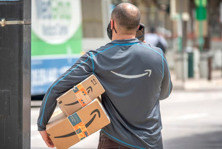 Los trabajadores de un almacén de Amazon en Alabama rechazaron crear el que hubiera sido el primer sindicato de empleados de la empresa en Estados Unidos, según el conteo público de los votos este viernes, en el que el 'no' se impuso al 'sí' por amplia mayoría. (ARCHIVO)