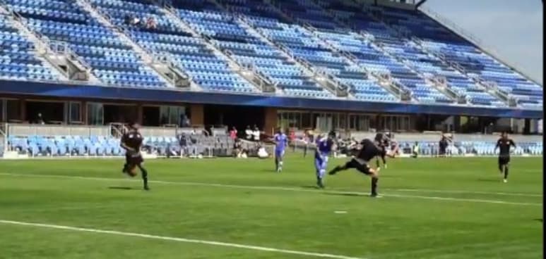 El futbolista lagunero, Eduardo “Chofis” López”, se estrenó con gol en el San José Earthquakes durante un partido de preparación ante el Oakland Roots. (ESPECIAL)
