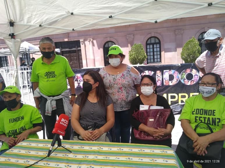La Asociación Fuerzas Unidas por Nuestros (Fuundec) se manifestó en desacuerdo con los nuevos lineamientos que el Gobierno Federal ha dispuesto para la entrega de apoyos para las víctimas indirectas por el delito de desaparición, pues a diferencia de años pasados en esta ocasión deberán realizar la entrega de facturas electrónicas para la comprobación de gastos. (PERLA SÁNCHEZ)