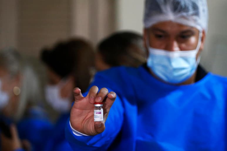 Paraguay suspenderá la administración de la vacuna de AstraZeneca a menores de 55 años por precaución, informó el Ministerio de Salud Pública y Bienestar Social del país a través de un comunicado el sábado. (AP)