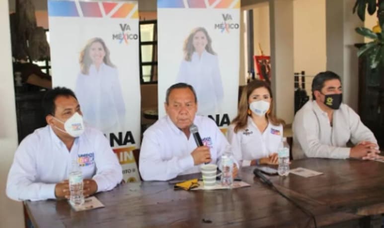 Jesús Zambrano Grijalva, presidente nacional del PRD, indicó que los gobiernos municipales de Morena en Baja California Sur (BCS) han acreditado que son unos irresponsables, que no saben gobernar, que no cumplen su palabra y sus promesas de campaña, por lo que sería una tragedia que continúen gobernando y ganaran el próximo 6 de junio. (ESPECIAL)